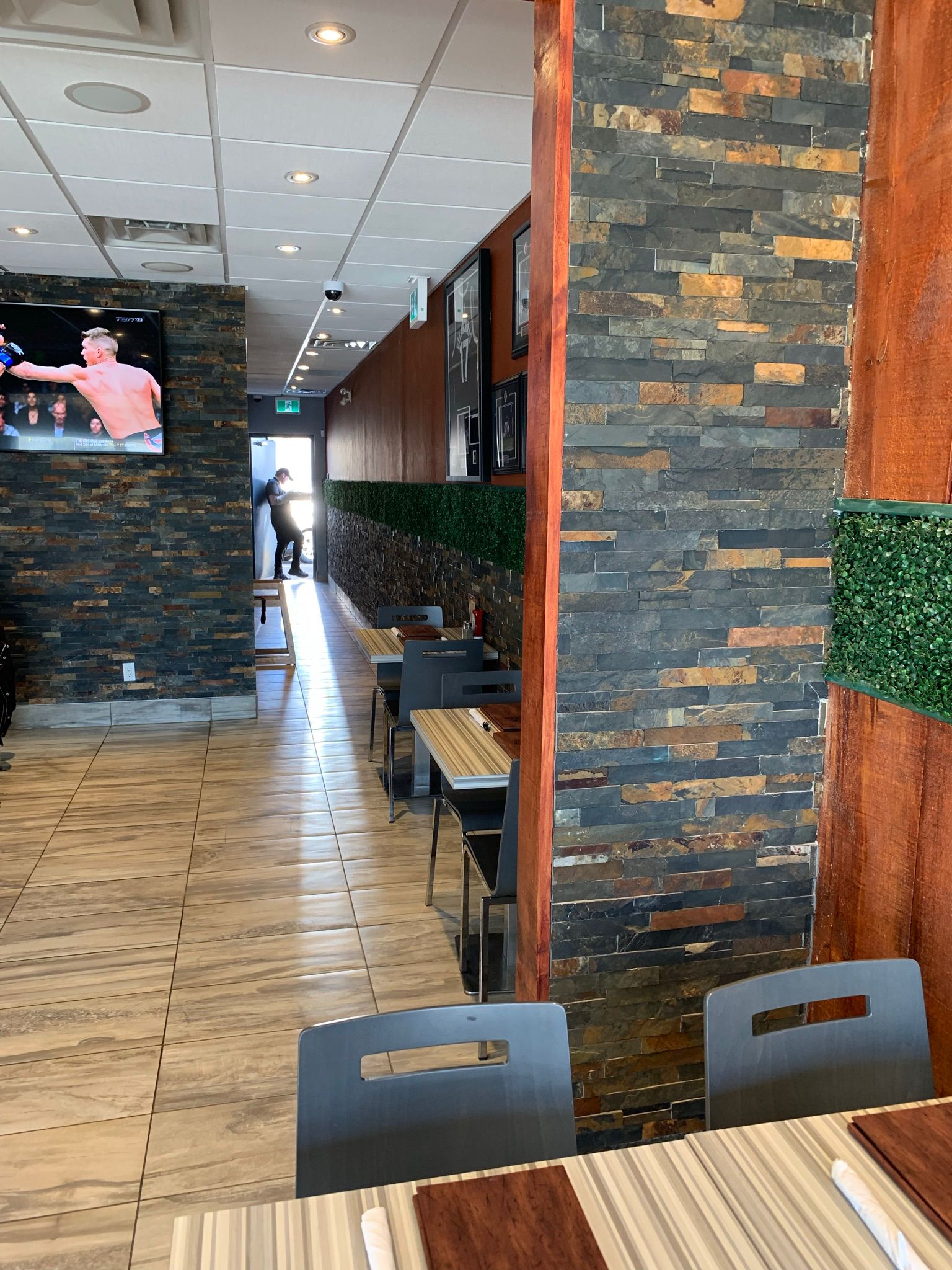 Transforming Kansas King Chicken & Ribs: A Restaurant Renovation Success Story 6 Restaurant renovation contractor project at Kansas King Chicken Ribs in Greater Toronto Area 10