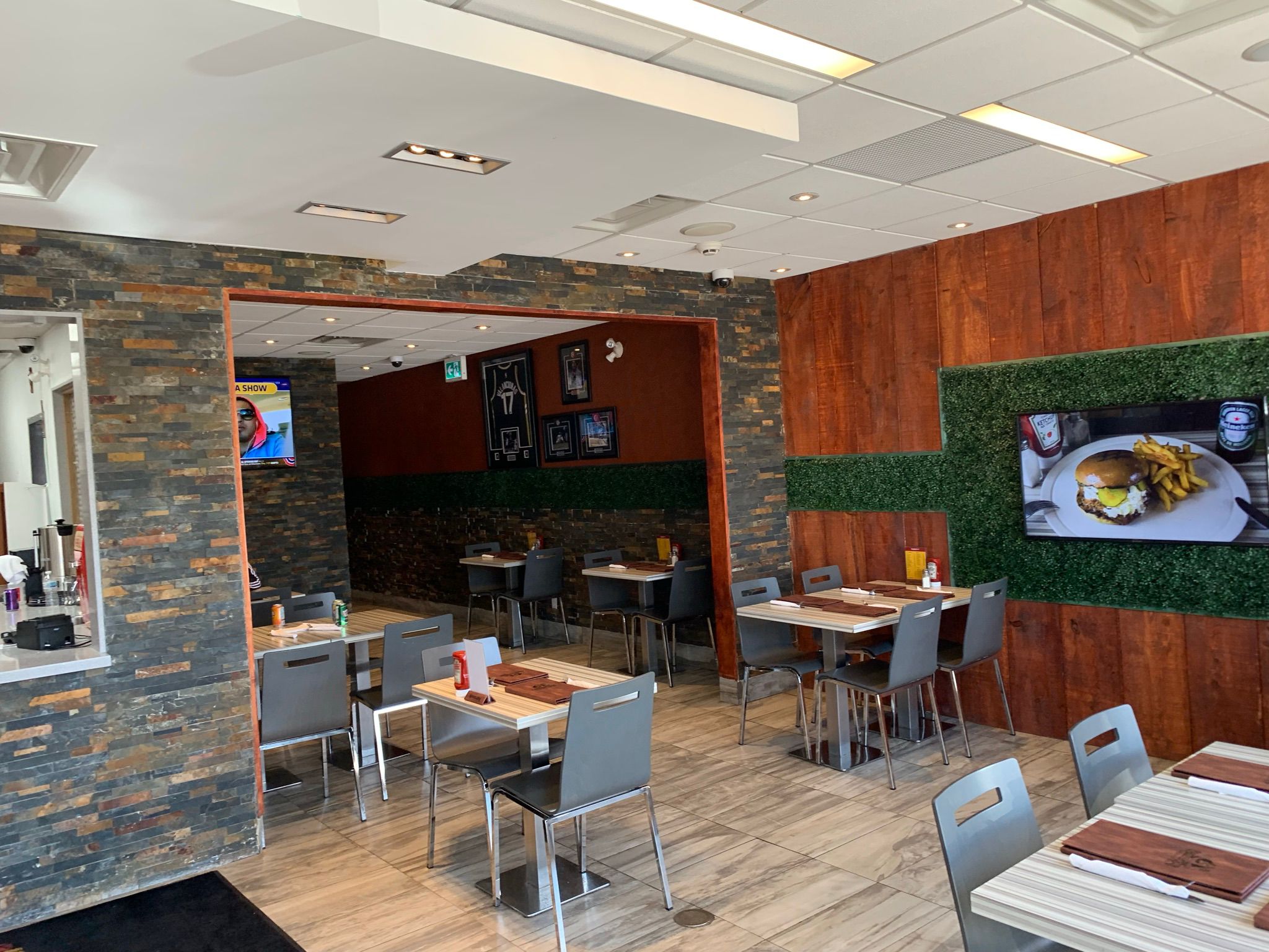 Transforming Kansas King Chicken & Ribs: A Restaurant Renovation Success Story 5 Restaurant renovation contractor project at Kansas King Chicken Ribs in Greater Toronto Area 11