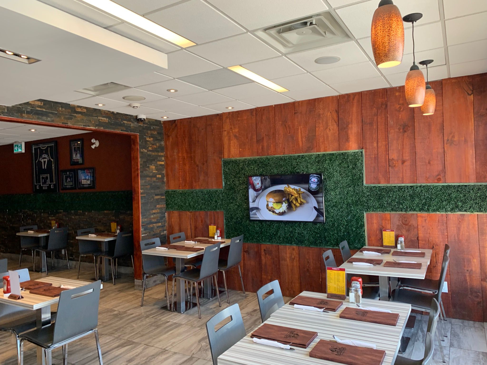 Transforming Kansas King Chicken & Ribs: A Restaurant Renovation Success Story 8 Restaurant renovation contractor project at Kansas King Chicken Ribs in Greater Toronto Area 8